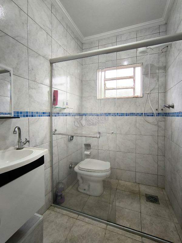 Casa Residencial à venda no bairro Jardim Maria Flora: BANHEIRO SOCIAL EDÍCULA