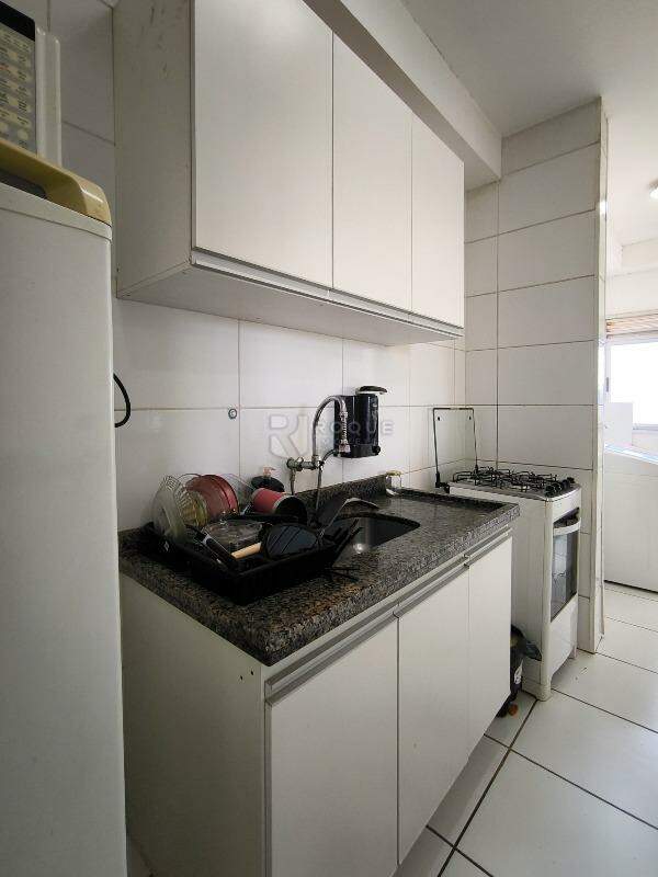 Apartamento à venda no bairro Chácaras Antonieta: COZINHA