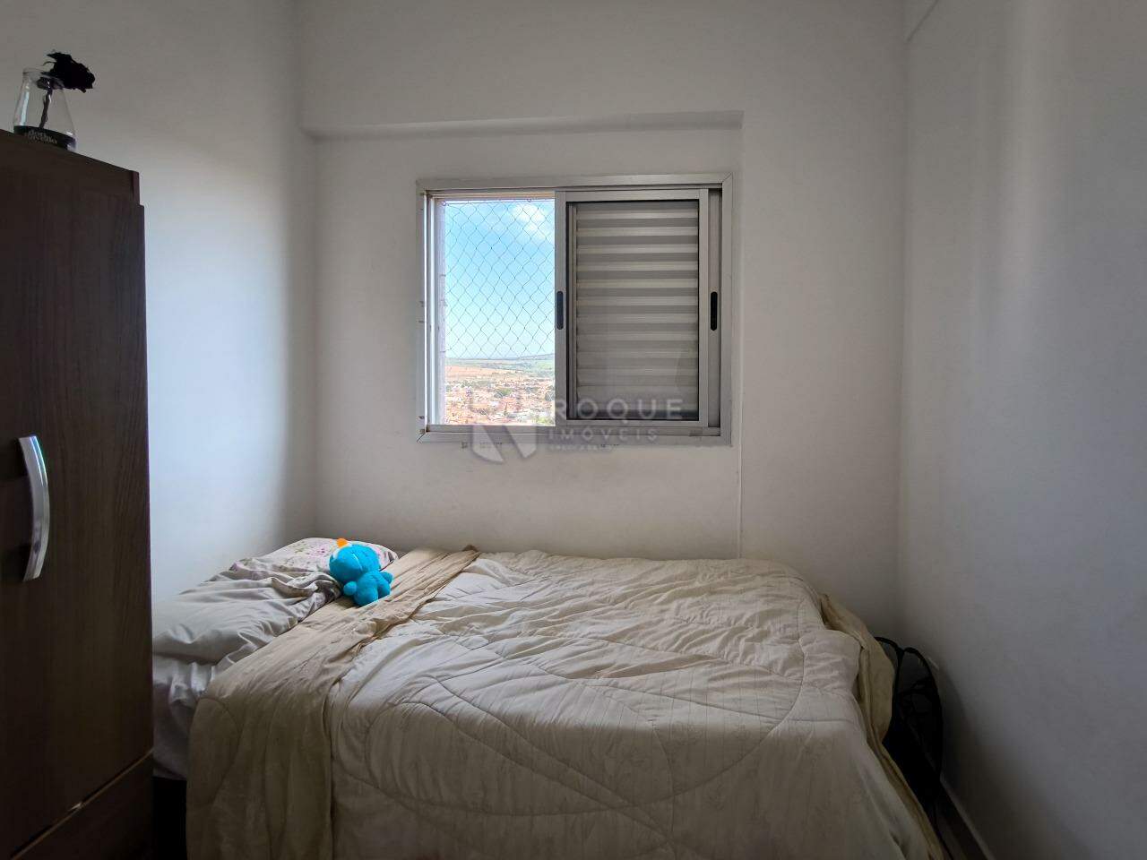 Apartamento à venda no bairro Chácaras Antonieta: DORMITÓRIO 1