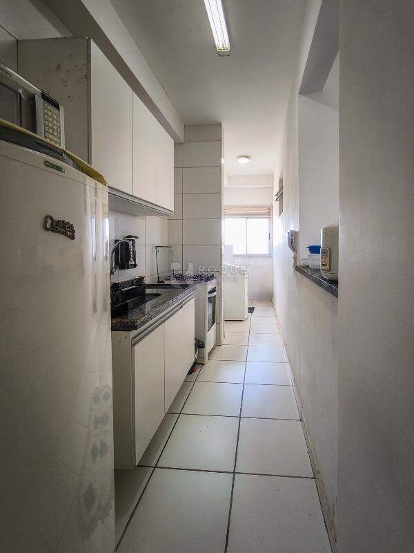 Apartamento à venda no bairro Chácaras Antonieta: COZINHA