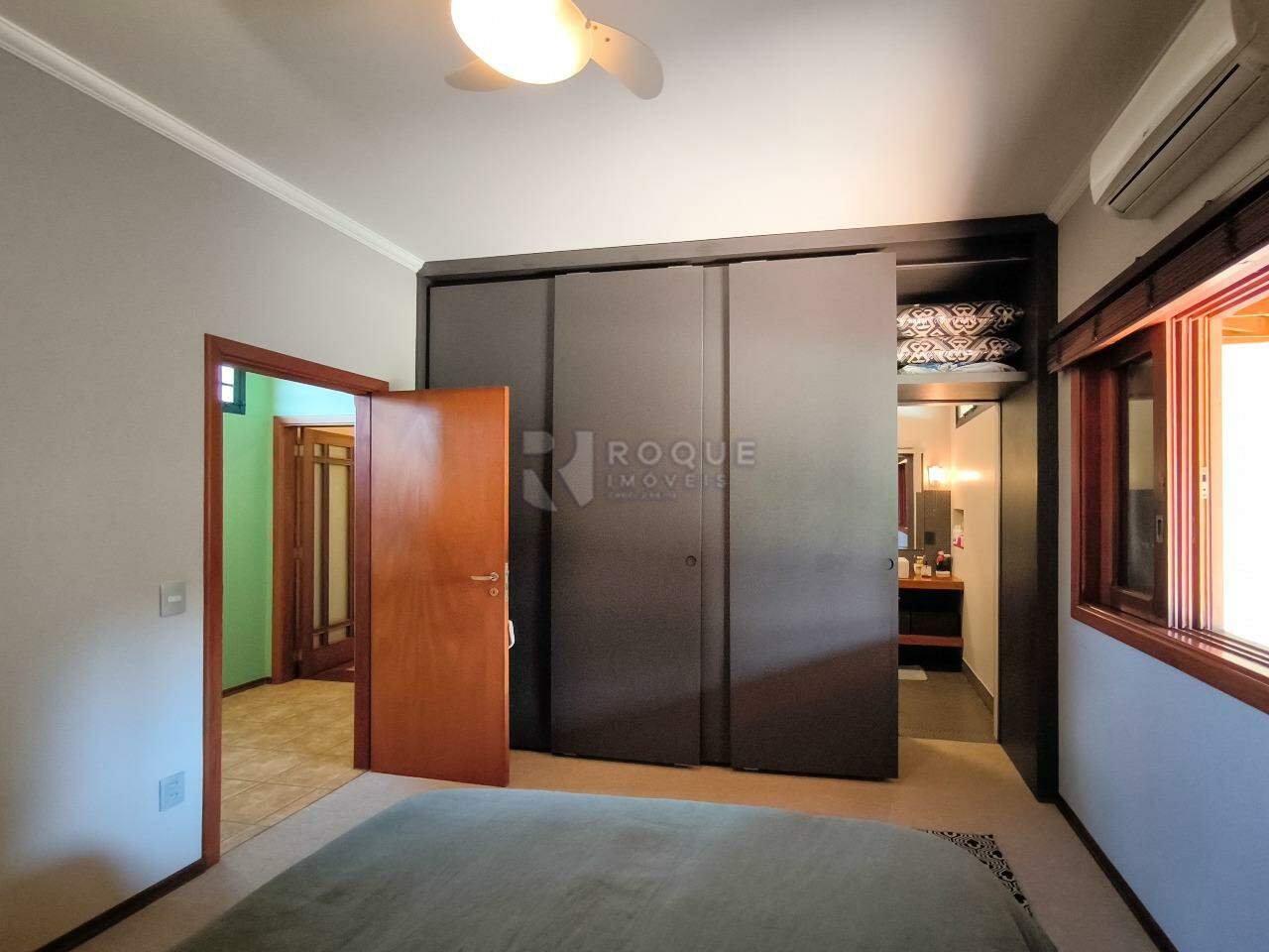 Casa em condomínio à venda no bairro Portal das Rosas: SUÍTE1