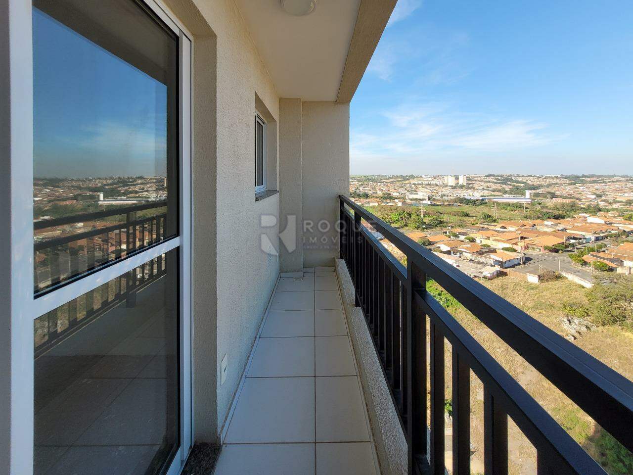 Apartamento à venda no bairro Jardim Orestes Veroni: Varanda