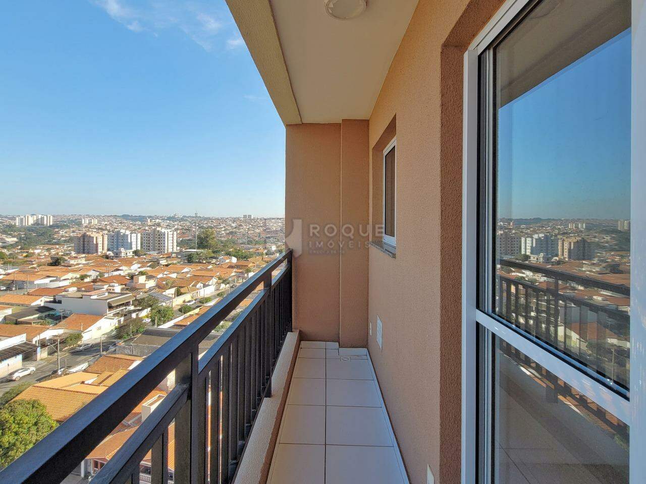 Apartamento à venda no bairro Jardim Orestes Veroni: Sacada