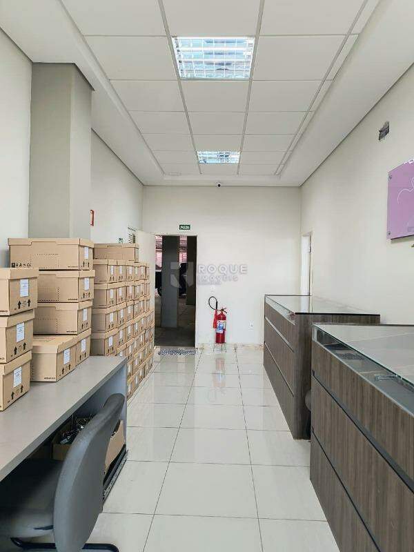 Barracão/Galpão para aluguel no bairro Jardim Anhanguera: Sala 01