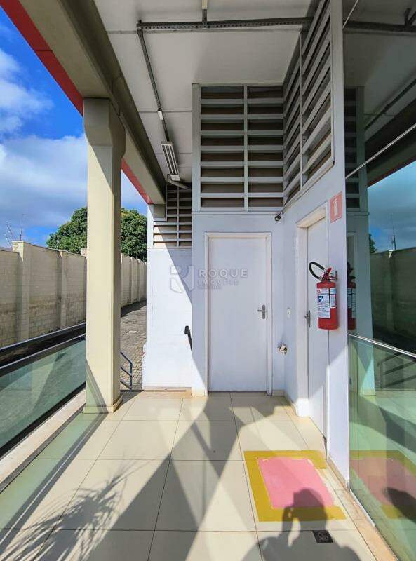 Barracão/Galpão para aluguel no bairro Jardim Anhanguera: Hall