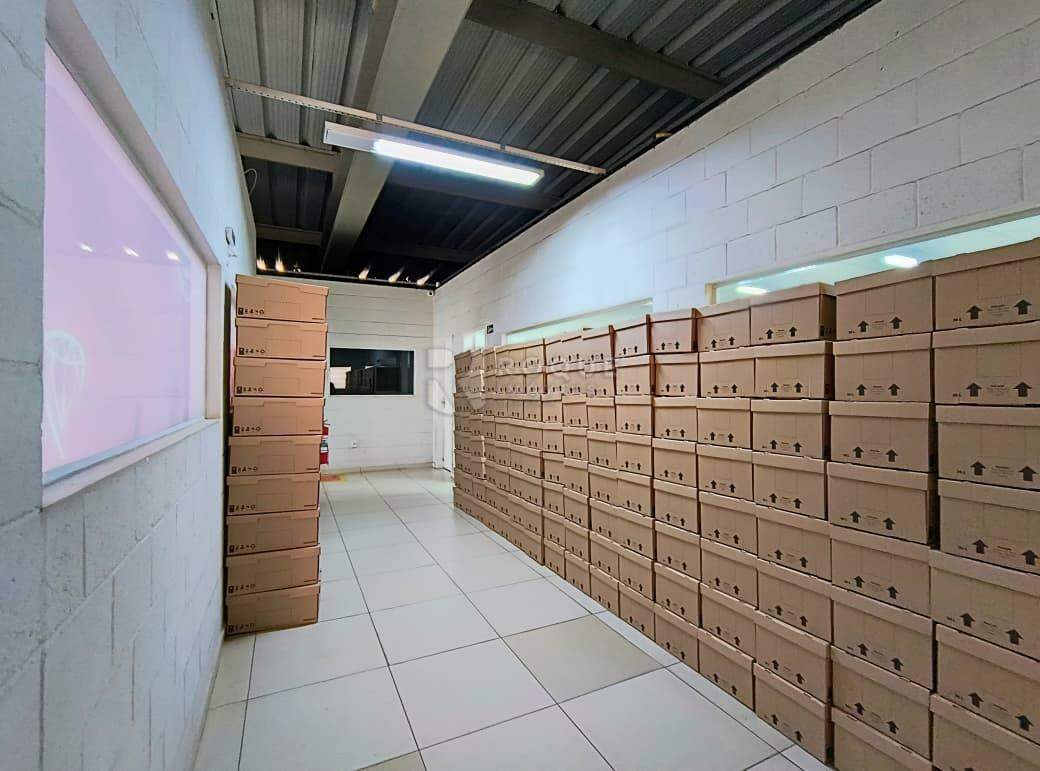 Barracão/Galpão para aluguel no bairro Jardim Anhanguera: Hall