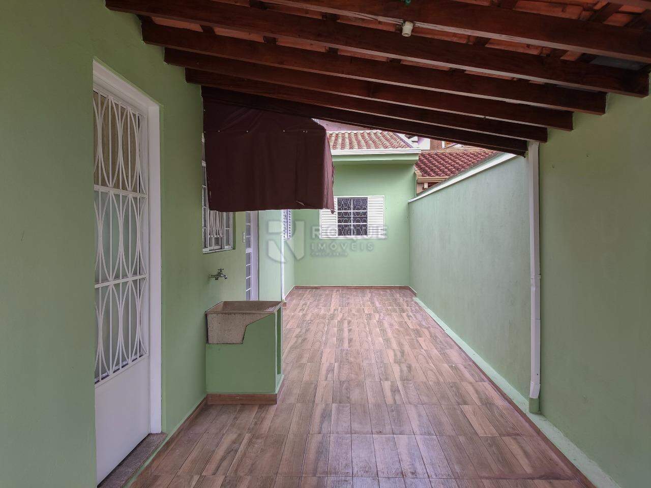 Casa Residencial à venda no bairro Jardim Residencial Recanto Alvorada: Área de serviço 