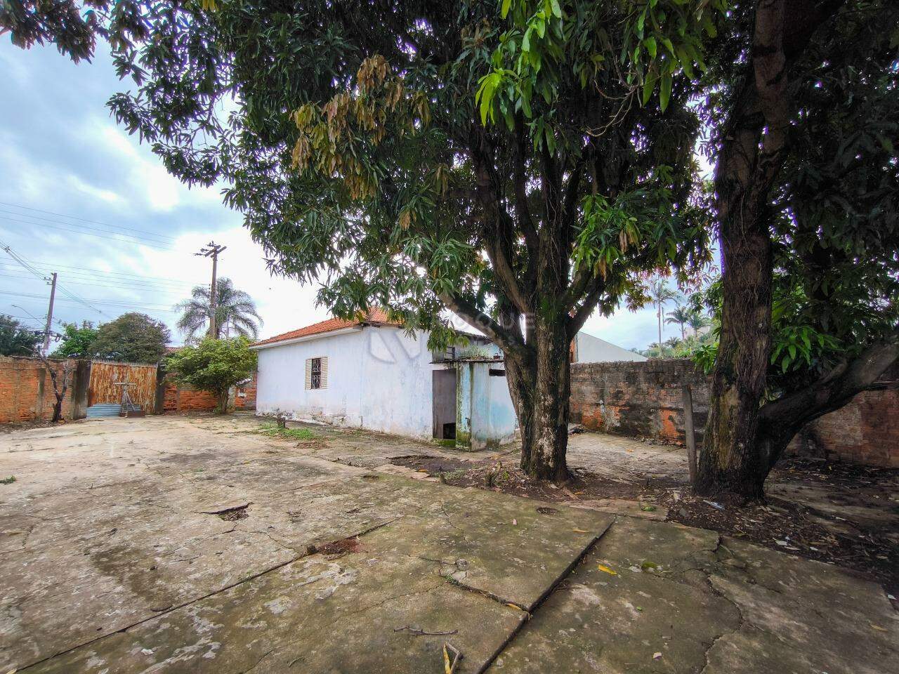 Casa Residencial à venda no bairro Jardim Nossa Senhora do Amparo: QUINTAL