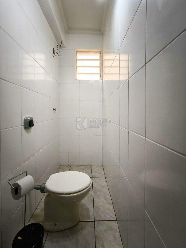Casa Residencial à venda no bairro Jardim Maria Bruschi Modeneis: BANHEIRO EXTERNO