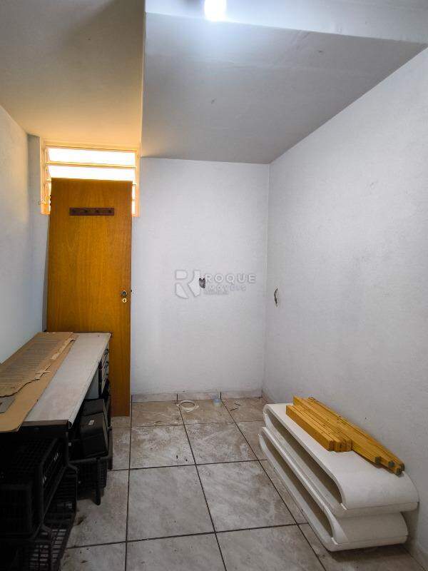 Casa Residencial à venda no bairro Jardim Maria Bruschi Modeneis: DEPÓSITO