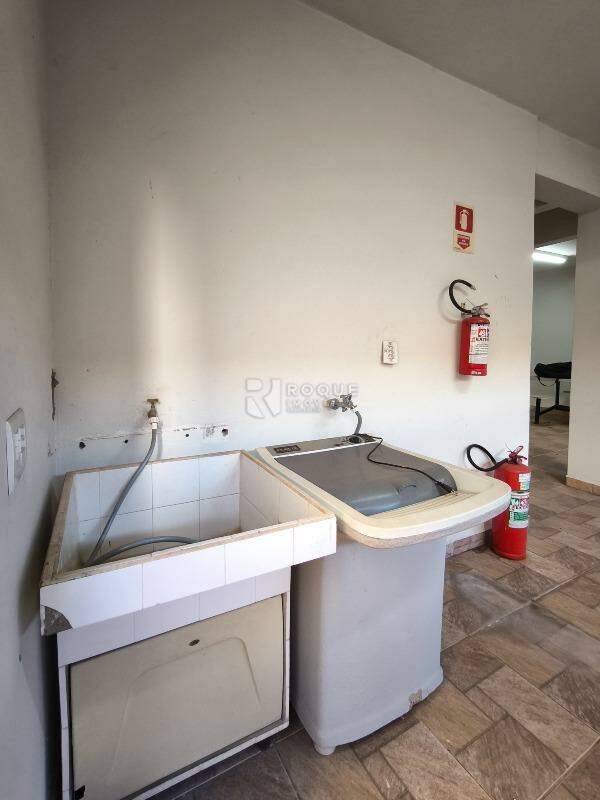 Casa Residencial à venda no bairro Jardim Maria Bruschi Modeneis: LAVANDERIA