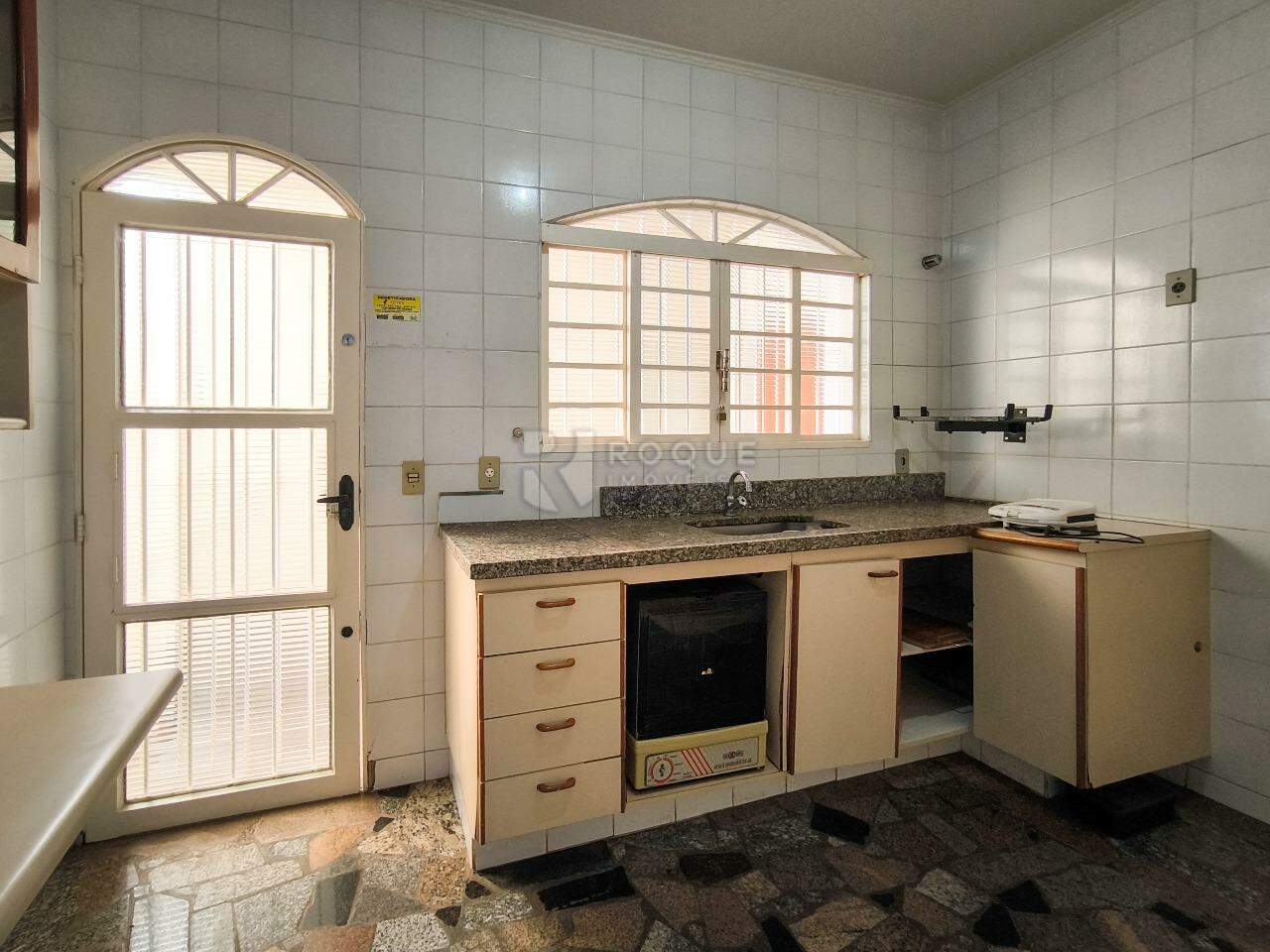 Casa Residencial à venda no bairro Jardim Maria Bruschi Modeneis: COZINHA