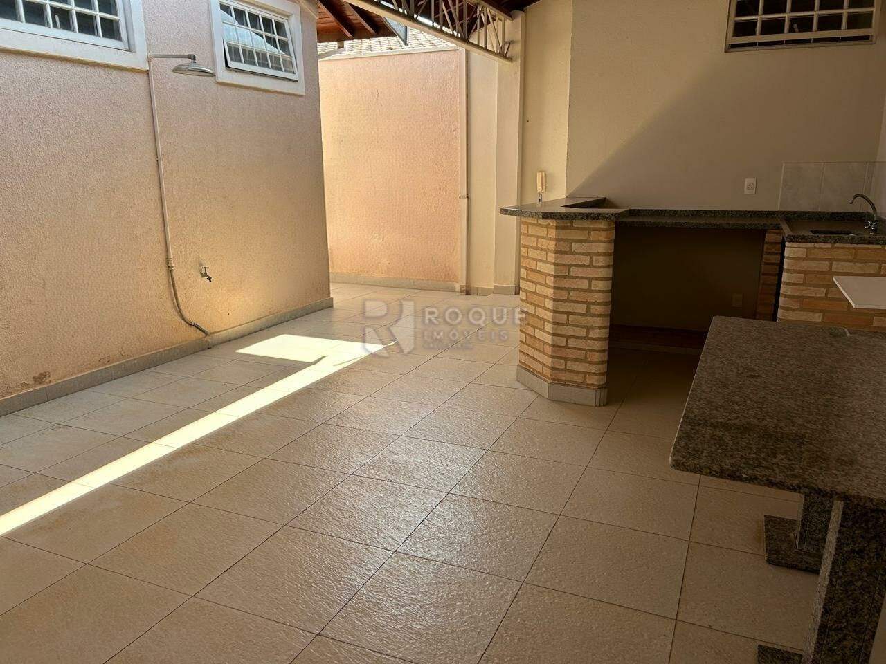 Casa Residencial à venda no bairro Jardim São Roque: Quintal