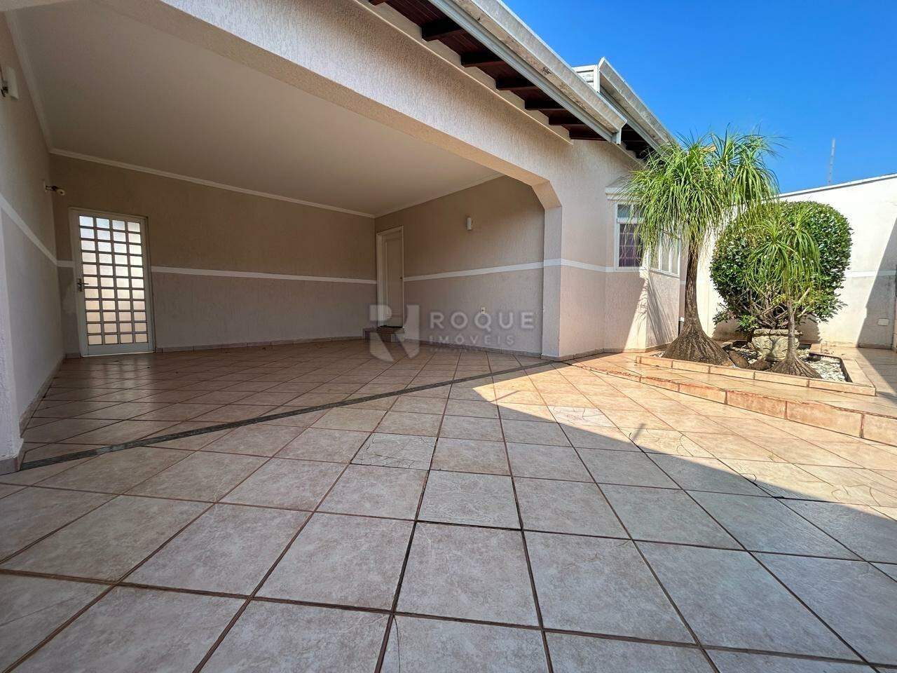 Casa Residencial à venda no bairro Jardim São Roque: Garagem