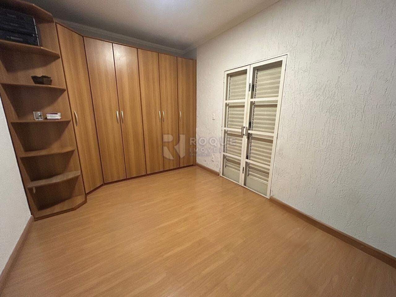 Casa Residencial à venda no bairro Jardim São Roque: Dormitório 3
