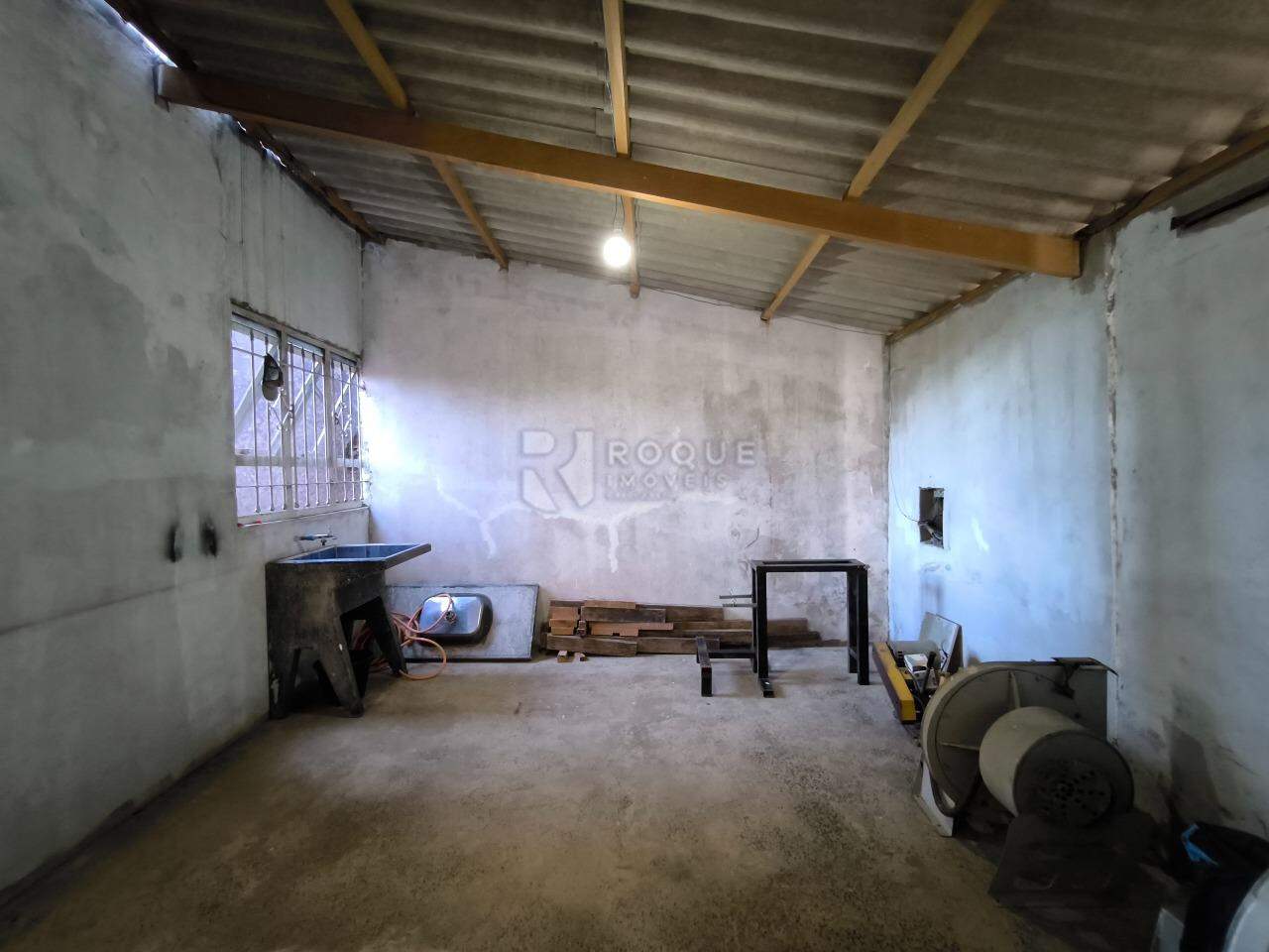 Casa Residencial à venda no bairro Parque Hippolyto: GARAGEM