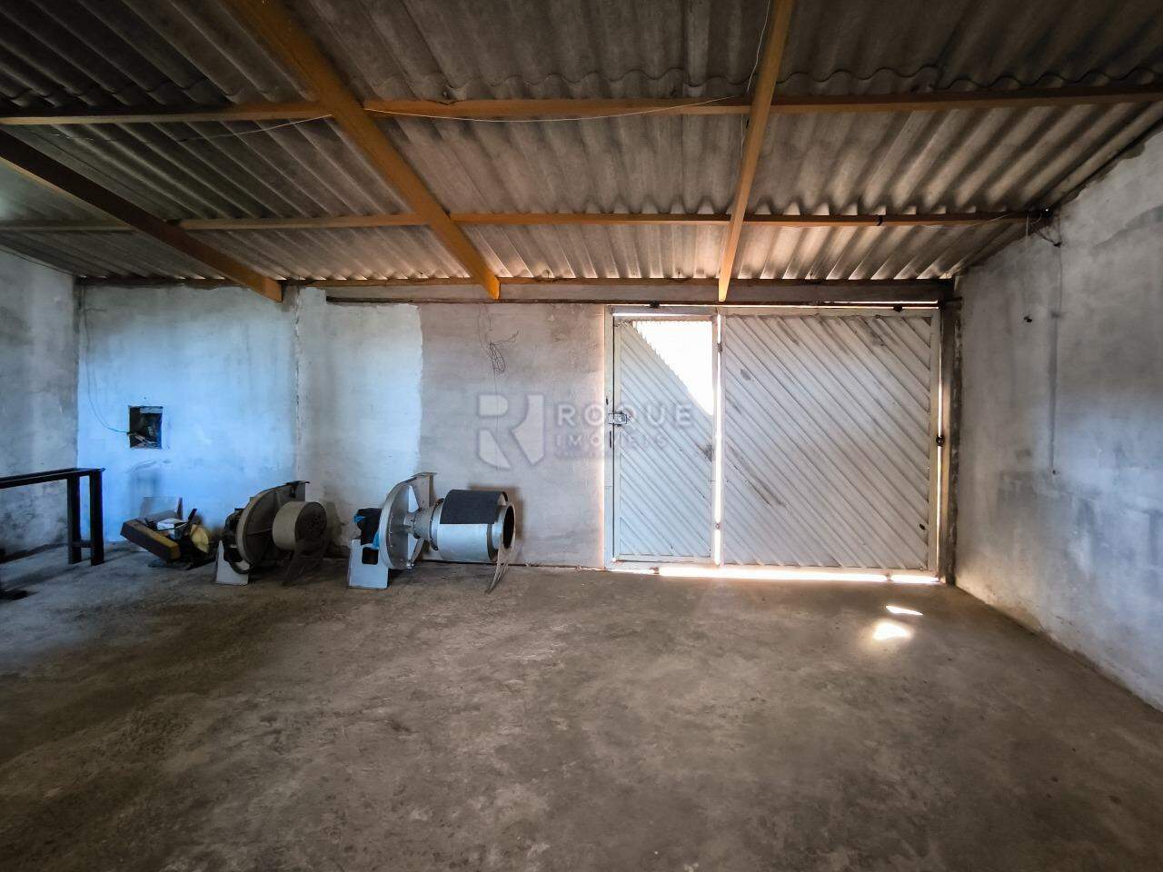 Casa Residencial à venda no bairro Parque Hippolyto: GARAGEM