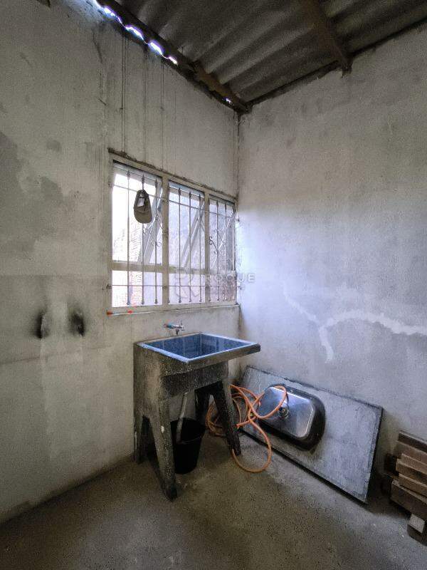 Casa Residencial à venda no bairro Parque Hippolyto: LAVATÓRIO