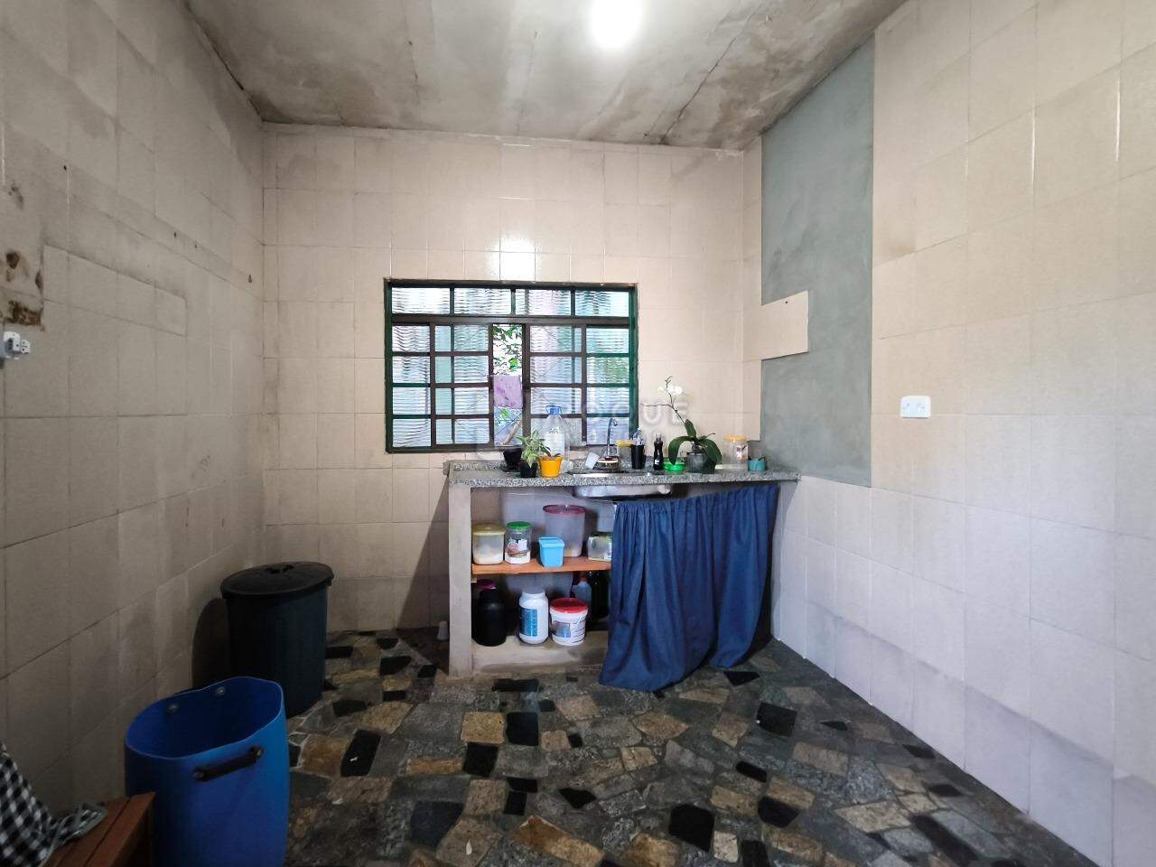 Casa Residencial à venda no bairro Parque Hippolyto: COZINHA