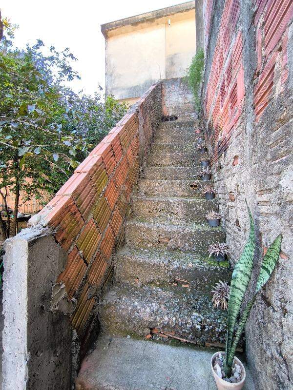 Casa Residencial à venda no bairro Parque Hippolyto: ACESSO PISO SUPERIOR