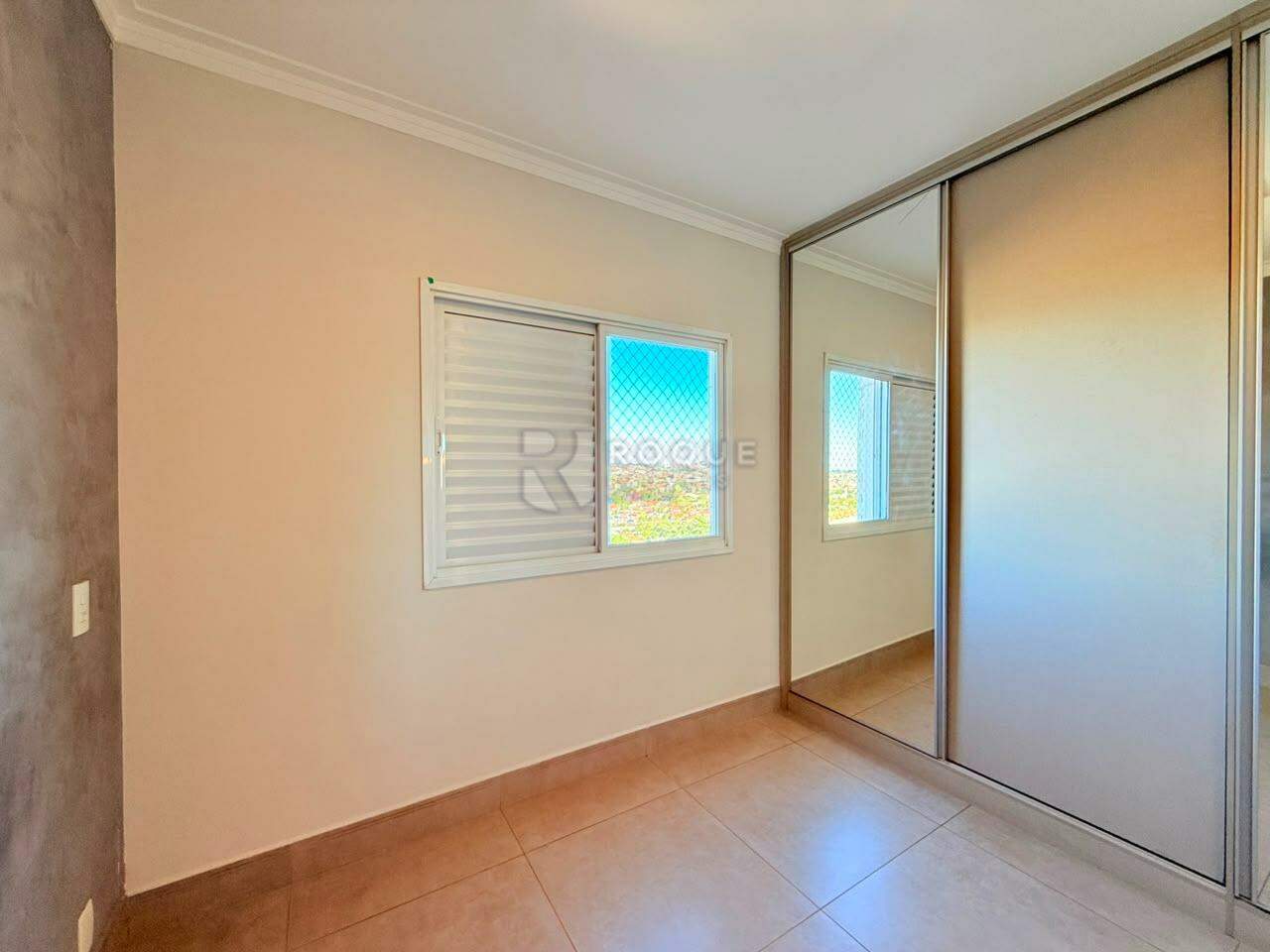 Apartamento para aluguel no bairro Jardim São Roque: Dormitório 02 Suíte 