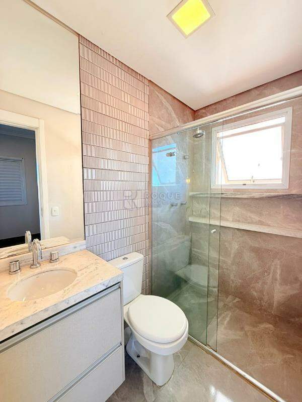 Apartamento para aluguel no bairro Jardim São Roque: Wc Suíte