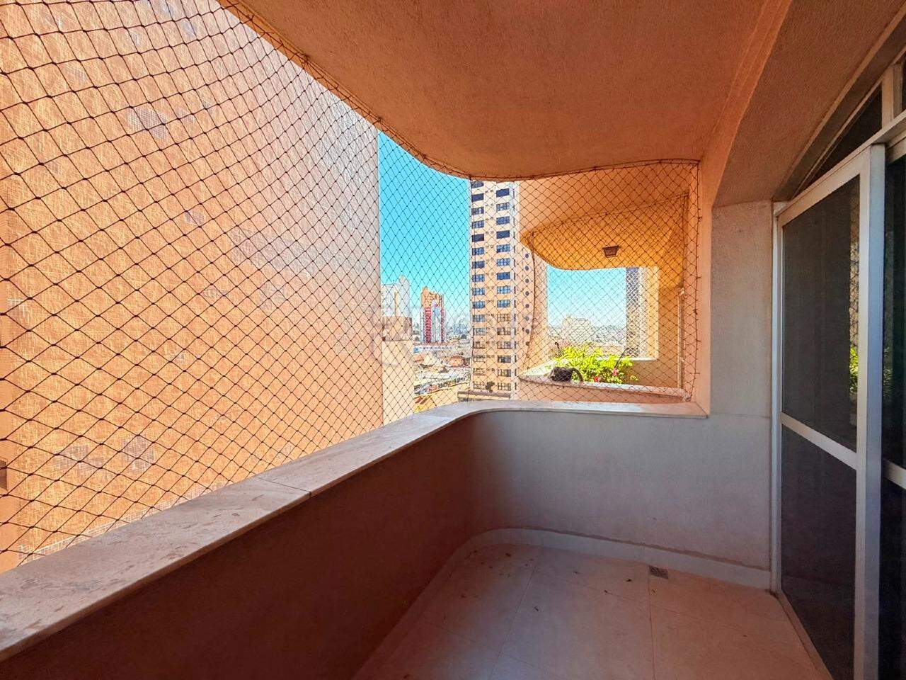 Apartamento para aluguel no bairro Centro: Sacada