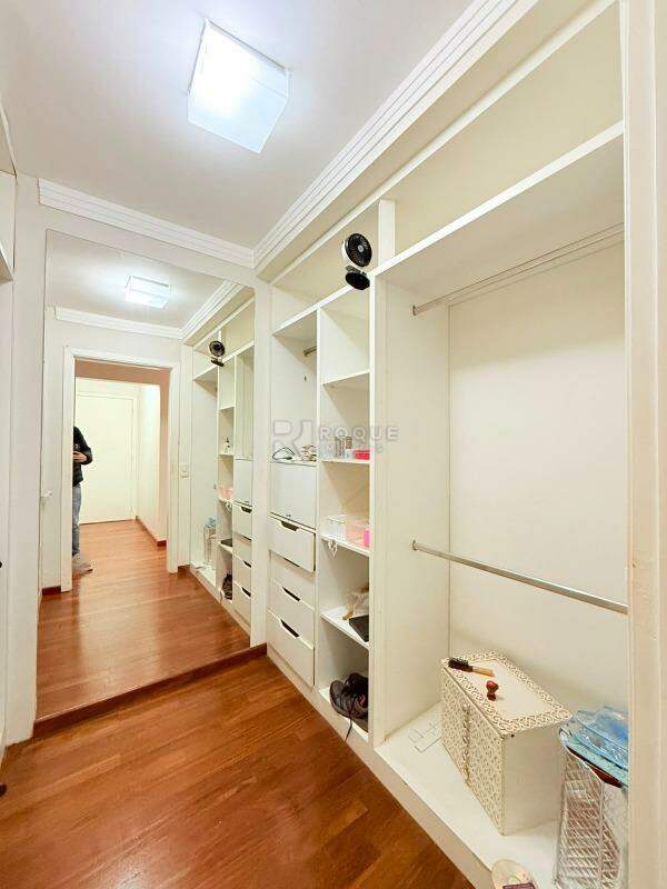 Apartamento para aluguel no bairro Centro: Closet Suíte