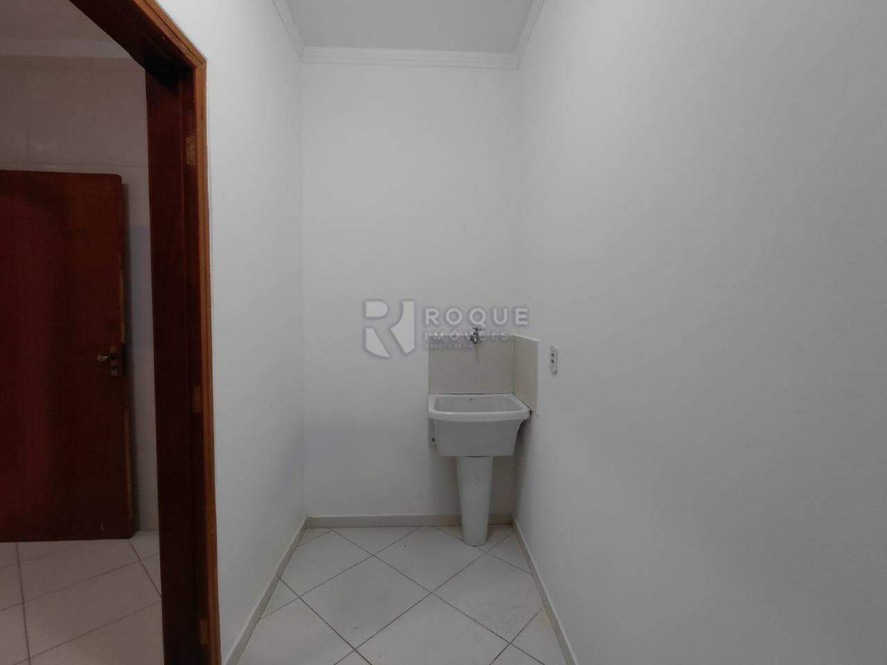 Salão para aluguel no bairro Vila Santa Rosália: Lavanderia