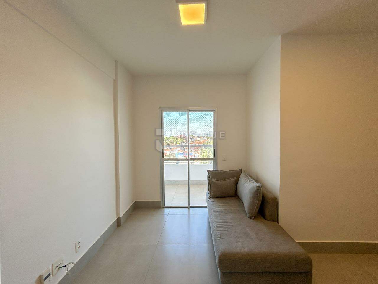 Apartamento para aluguel no bairro Chácaras Antonieta: Sala
