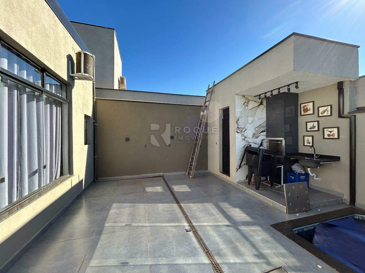 Casa em condomínio para aluguel no bairro Residenciais Fazenda Itapema: Fundo 