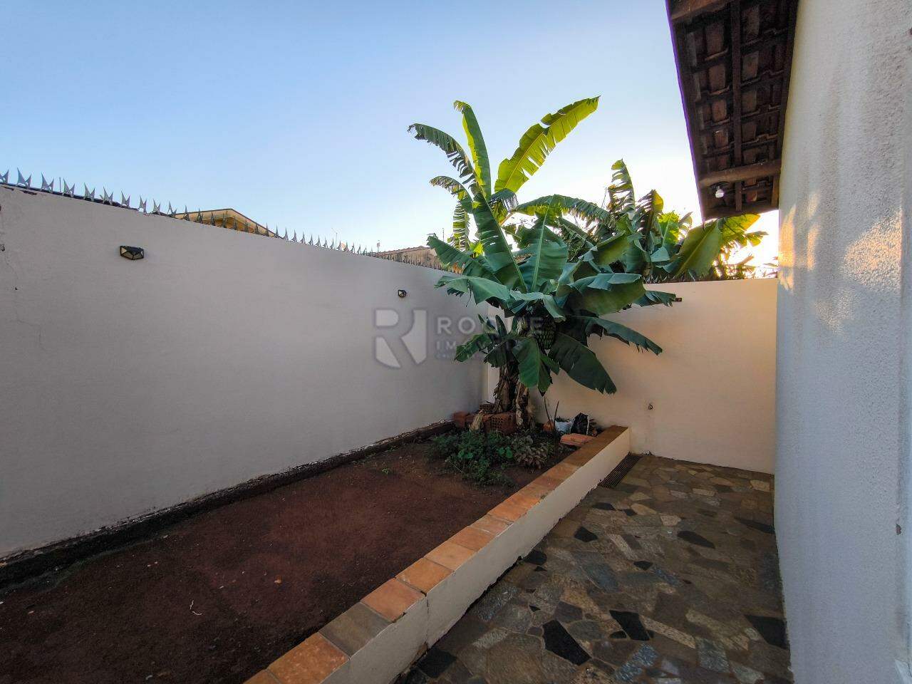 Casa Residencial à venda no bairro Jardim Paulista: FUNDOS