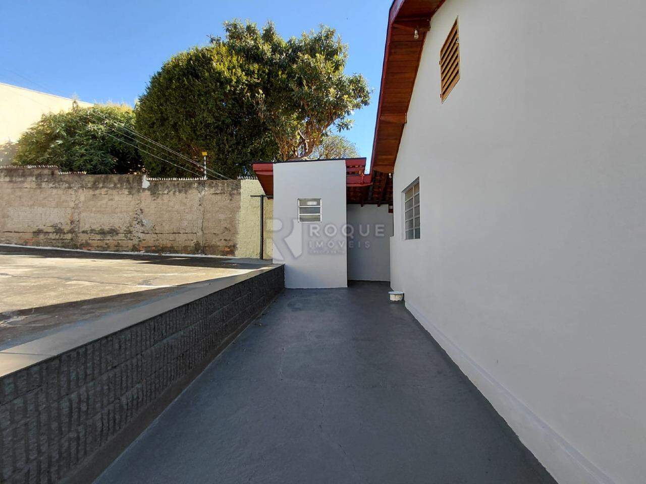 Casa Residencial para aluguel no bairro Jardim Santana: Quintal
