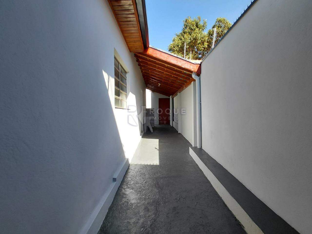 Casa Residencial para aluguel no bairro Jardim Santana: Quintal