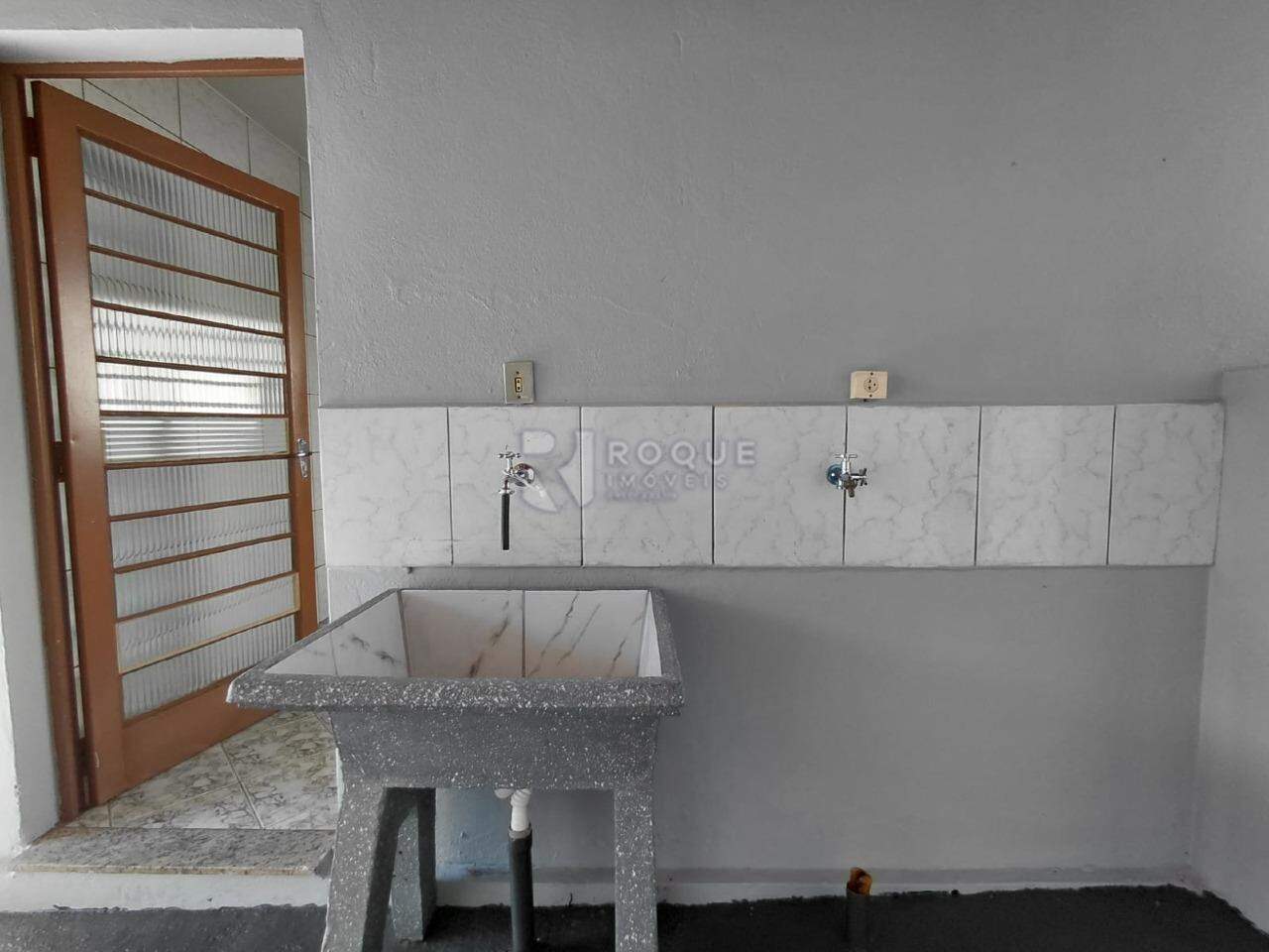 Casa Residencial para aluguel no bairro Jardim Santana: Lavanderia