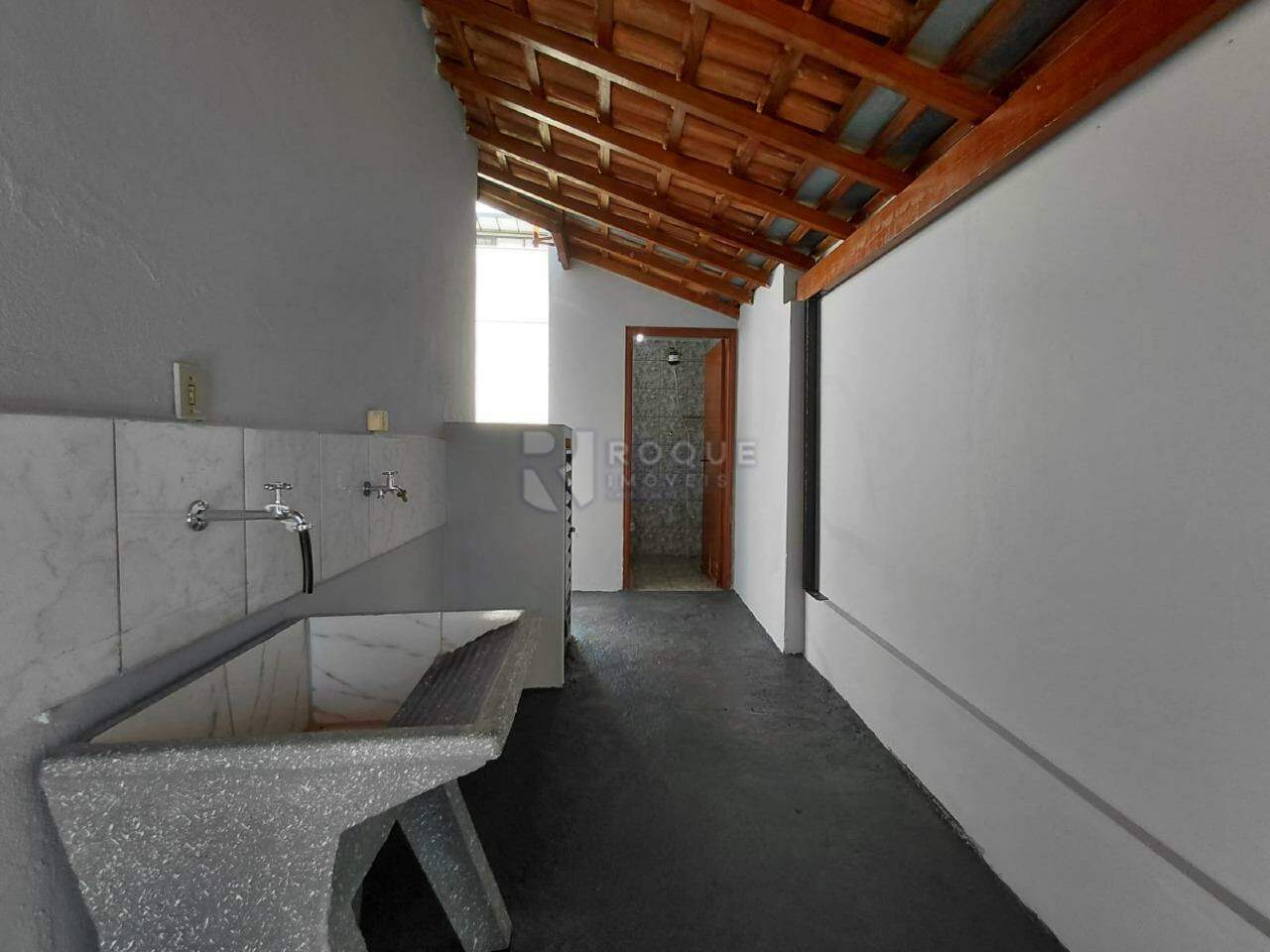 Casa Residencial para aluguel no bairro Jardim Santana: Lavanderia