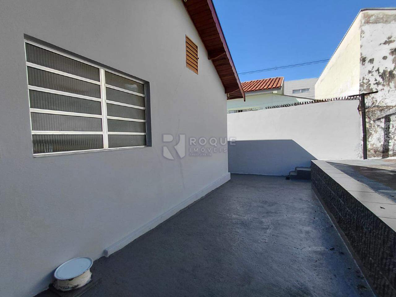 Casa Residencial para aluguel no bairro Jardim Santana: Quintal