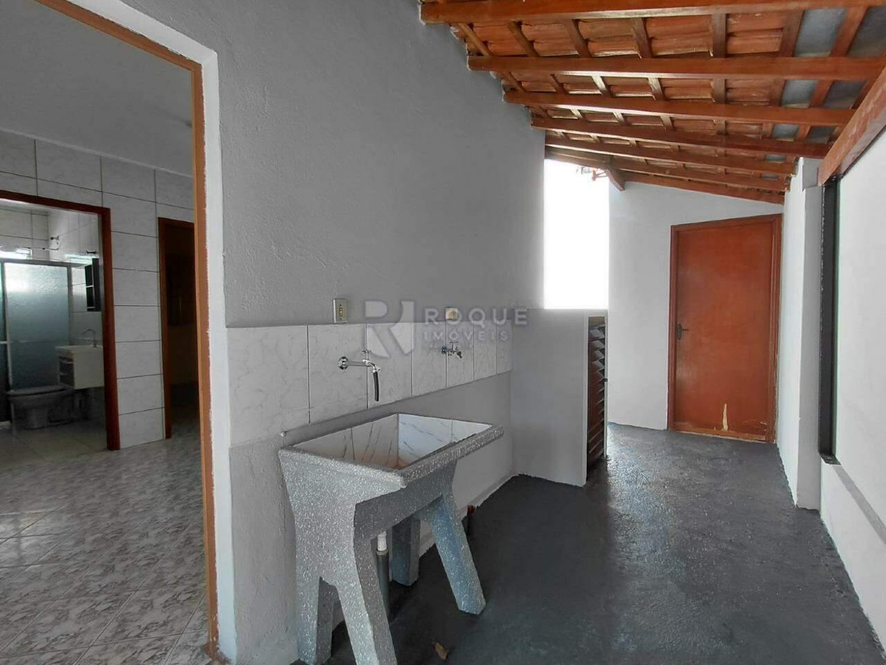 Casa Residencial para aluguel no bairro Jardim Santana: Lavanderia