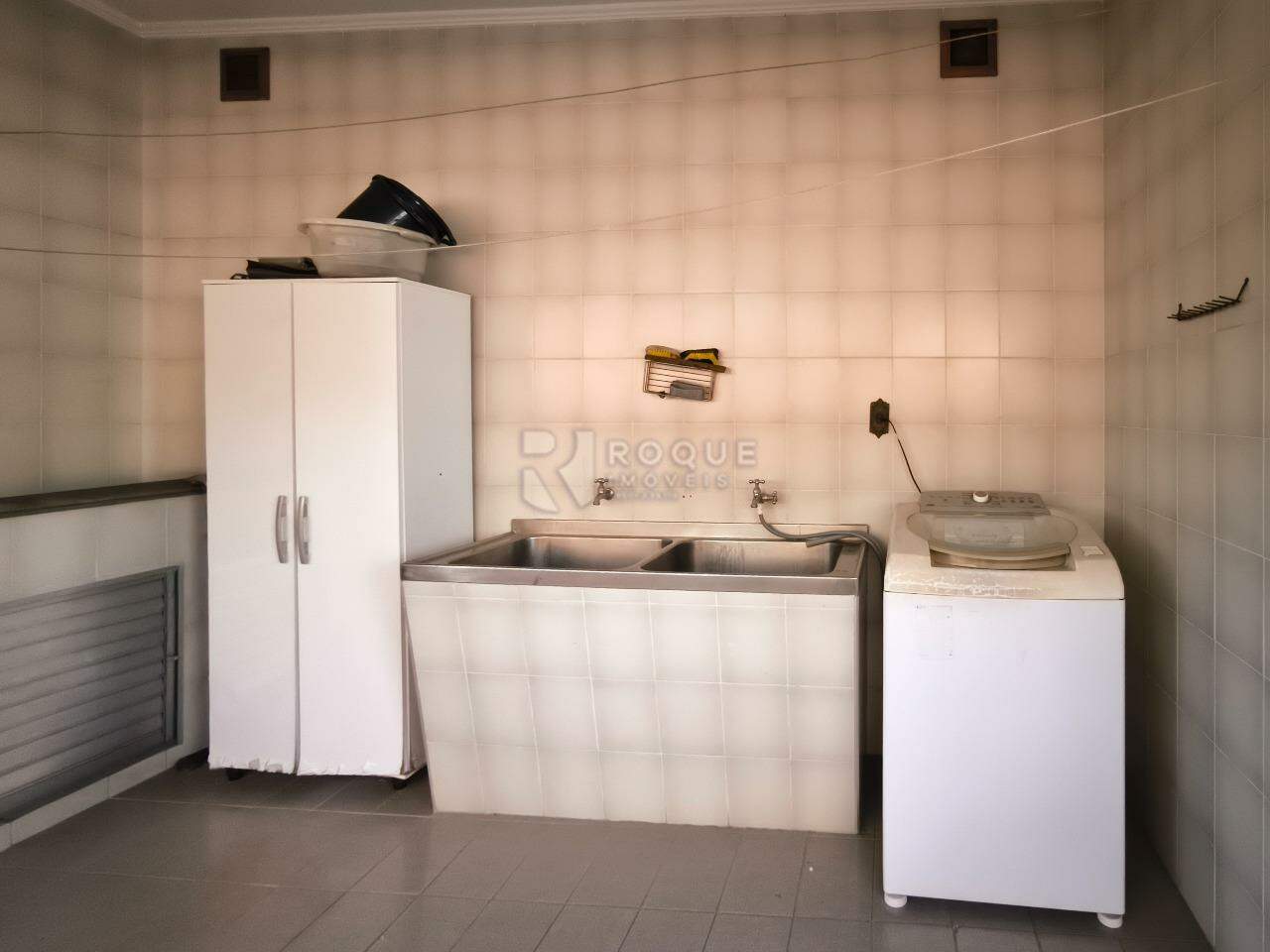 Casa Residencial à venda no bairro Jardim Santa Fé: ÁREA DE SERVIÇO