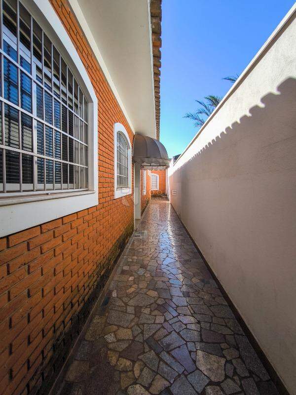 Casa Residencial à venda no bairro Jardim Santa Fé: CORREDOR EXTERNO