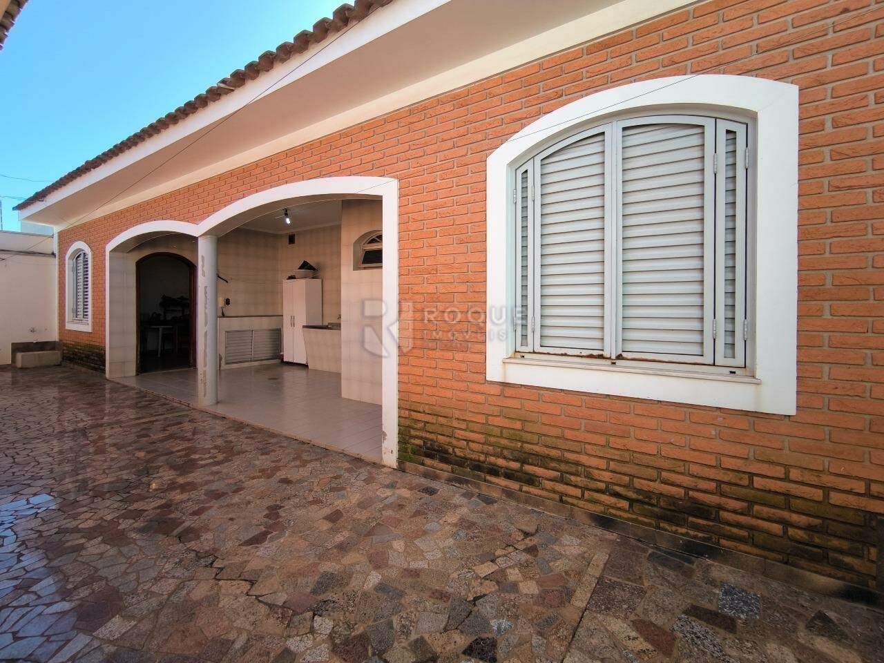 Casa Residencial à venda no bairro Jardim Santa Fé: ÁREA DE SERVIÇO
