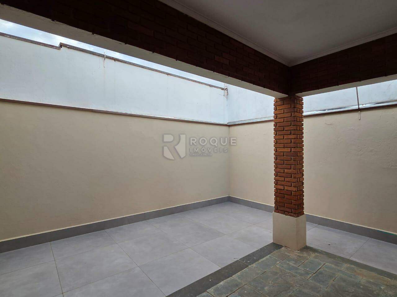 Casa Residencial à venda no bairro Jardim Anhanguera: Fundos