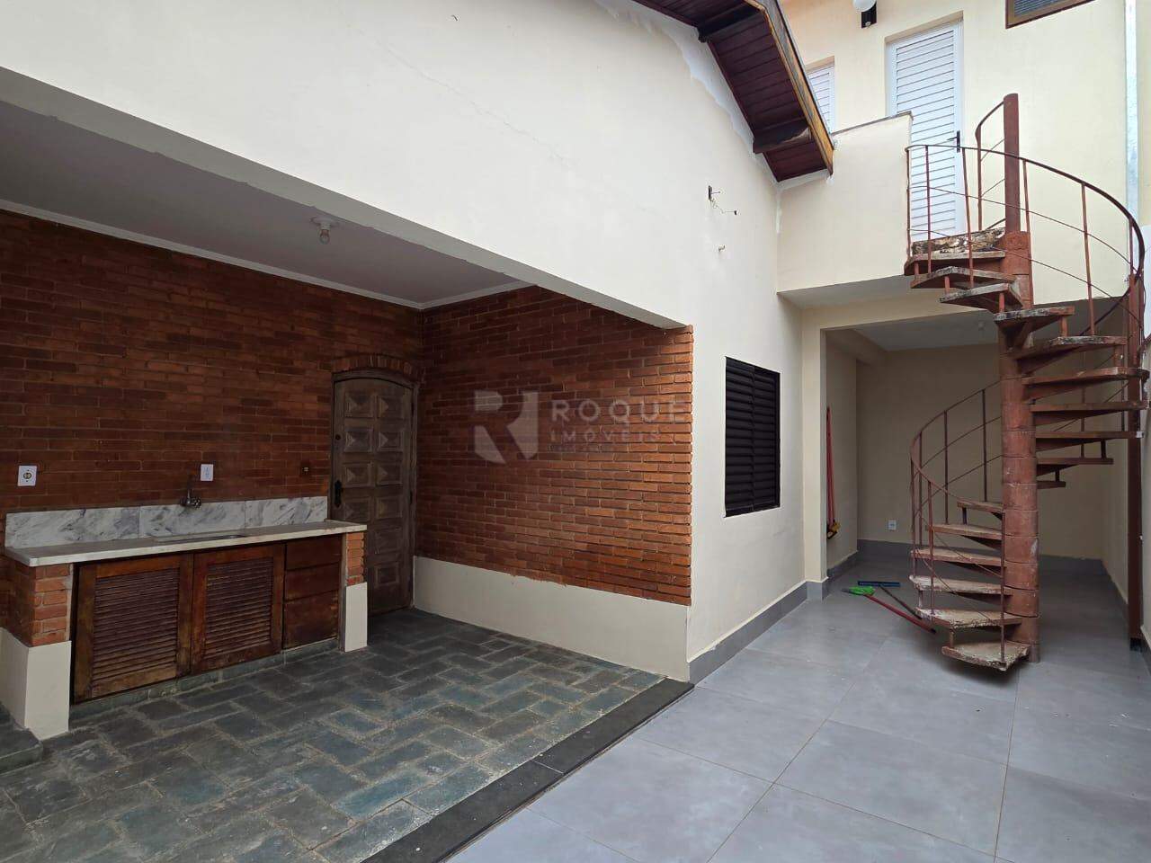 Casa Residencial à venda no bairro Jardim Anhanguera: Fundos