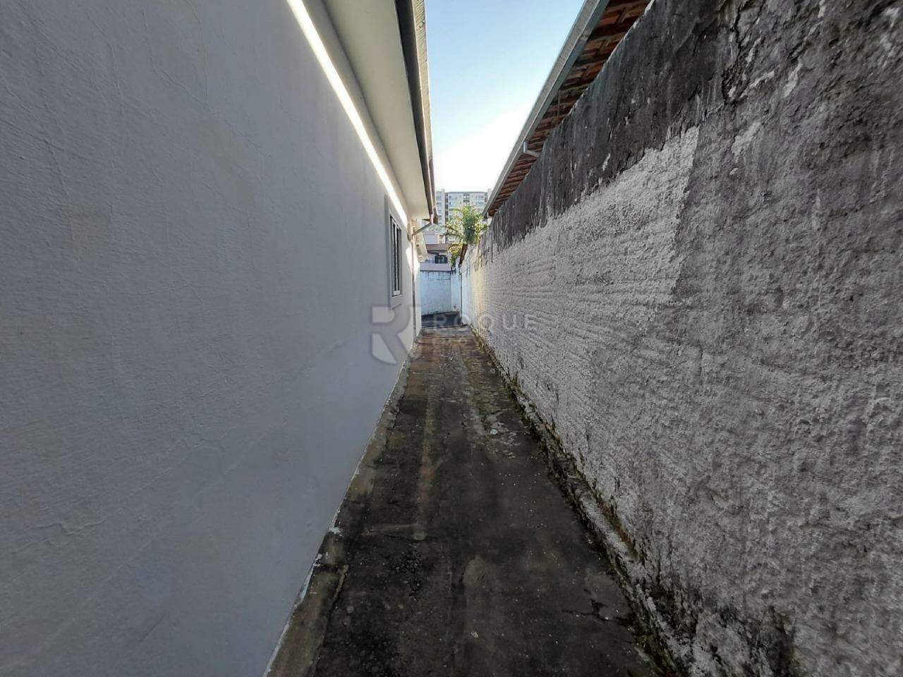 Casa Residencial para aluguel no bairro Vila Cristovam: Quintal