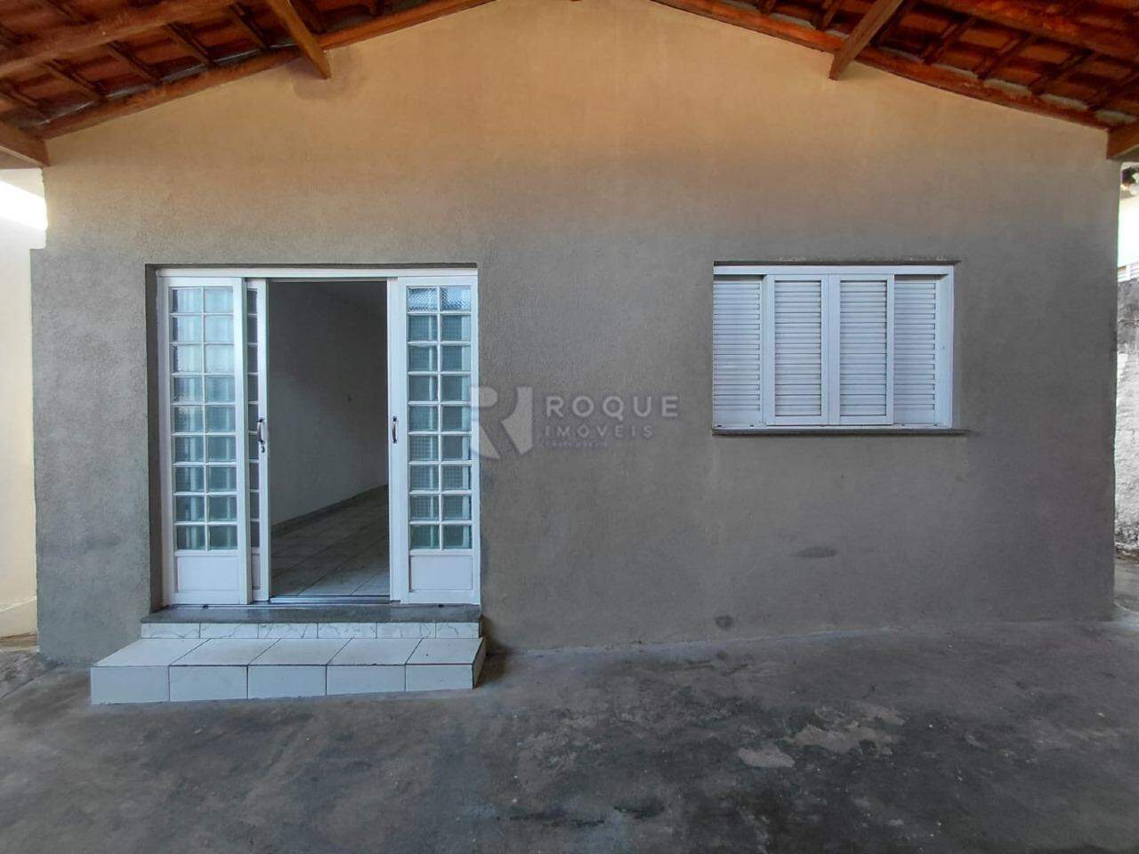 Casa Residencial para aluguel no bairro Vila Cristovam: Garagem
