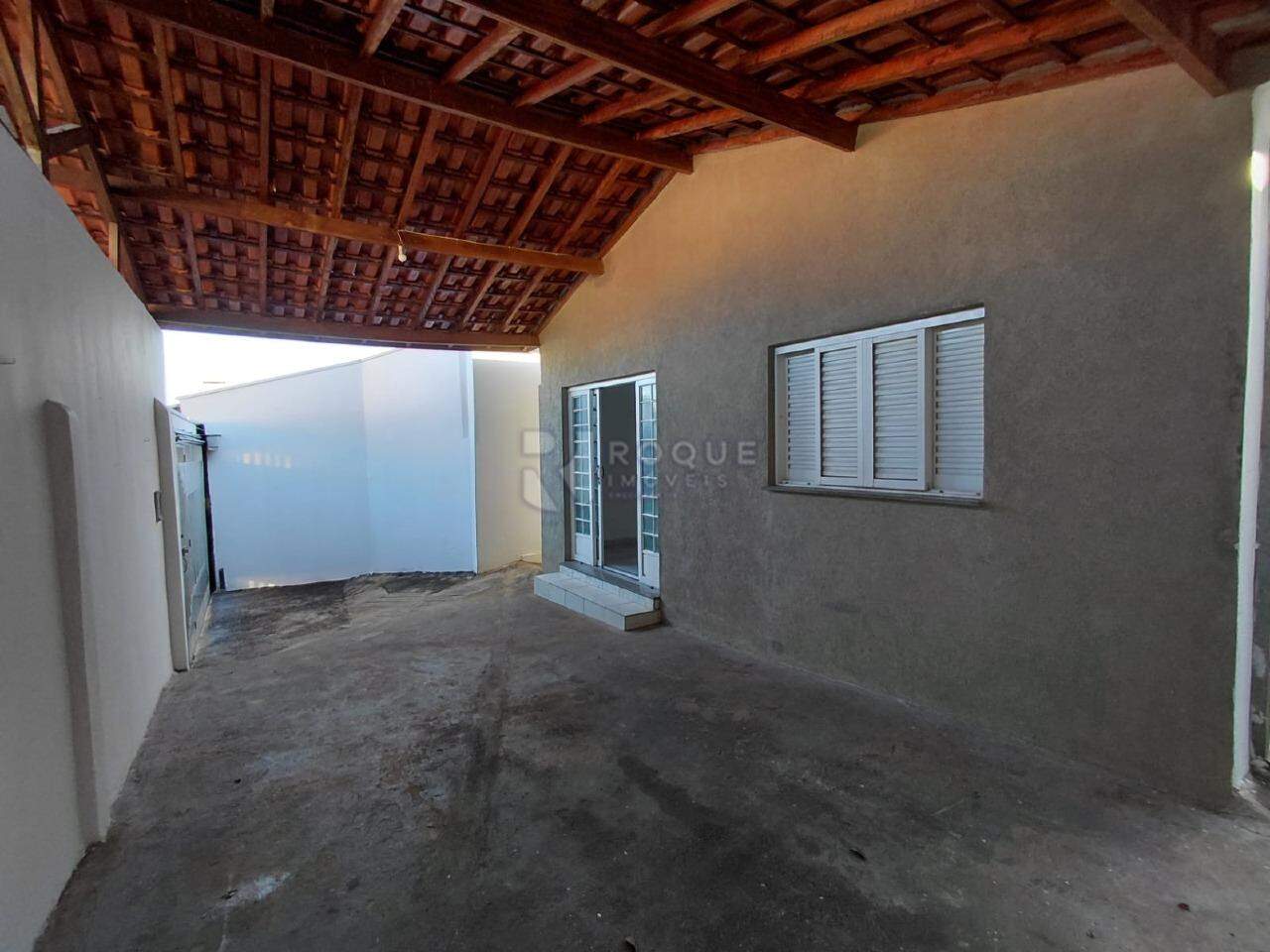 Casa Residencial para aluguel no bairro Vila Cristovam: Garagem