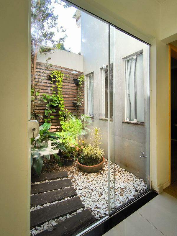 Casa em condomínio à venda no bairro Estância Eldorado: JARDIM DE INVERNO