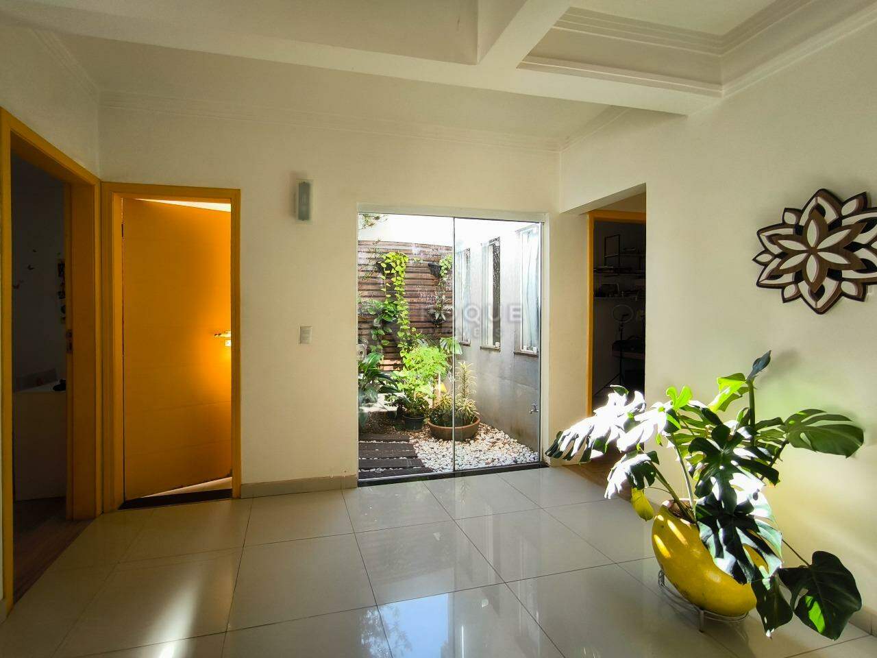 Casa em condomínio à venda no bairro Estância Eldorado: ÁREA DE CIRCULAÇÃO