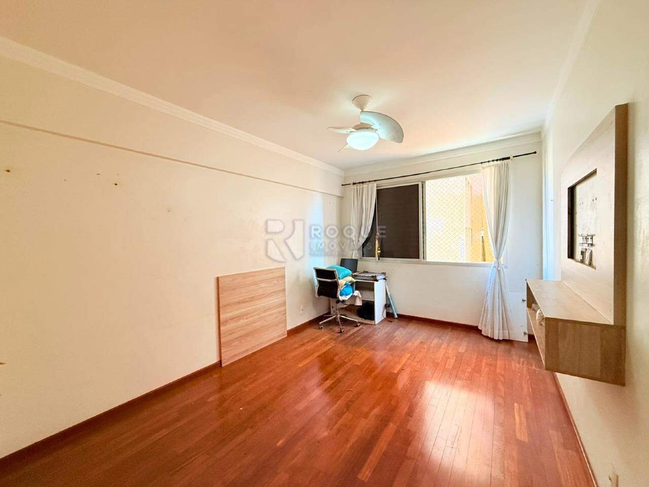 Apartamento à venda no bairro Centro: Dormitório 02