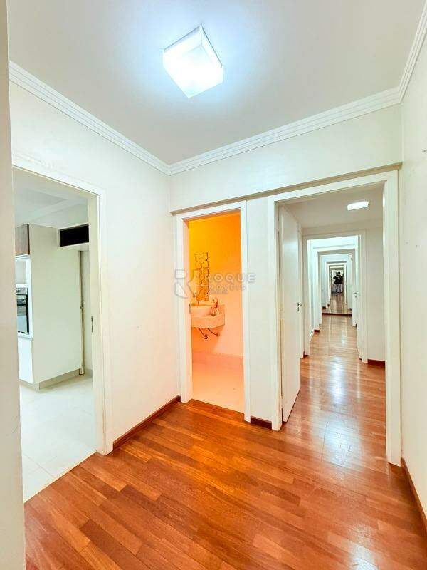 Apartamento à venda no bairro Centro: Hall